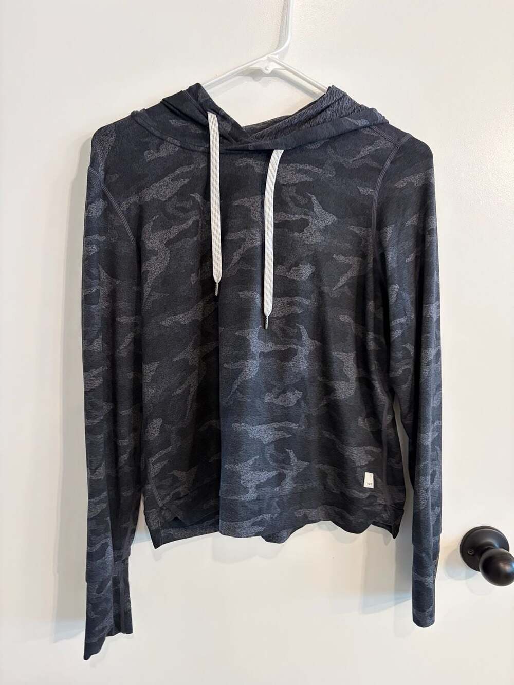 Vuori Halo Essential Hoodie Size Small Black Camo